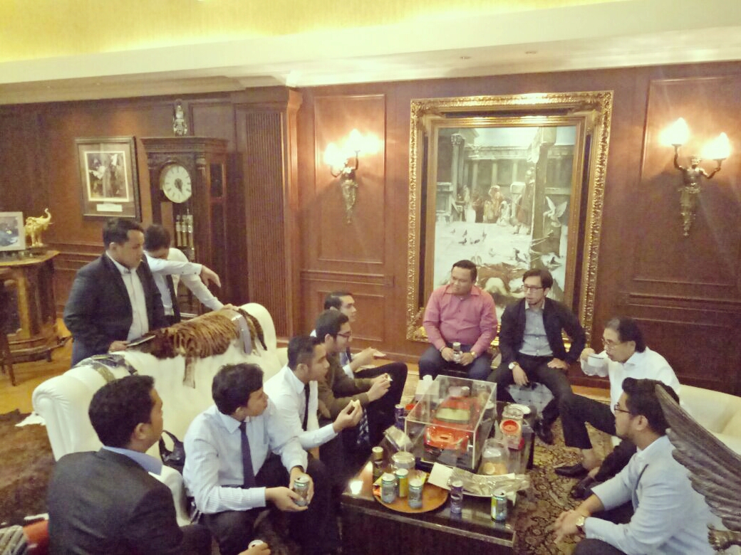 Boris Tampubolon diskusi bersama Bapak Hotma Sitompoel