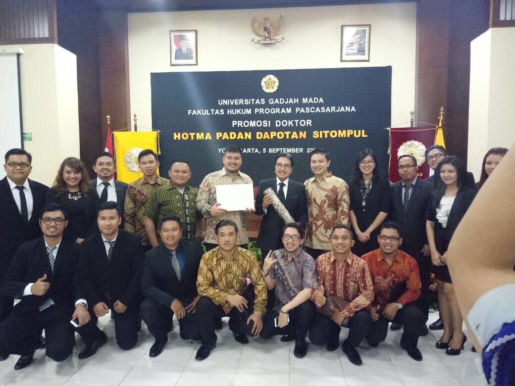 Boris Tampubolon sidang Doktoral sang mentor Dr. Hotma Sitompoel, S.H., M.Hum.