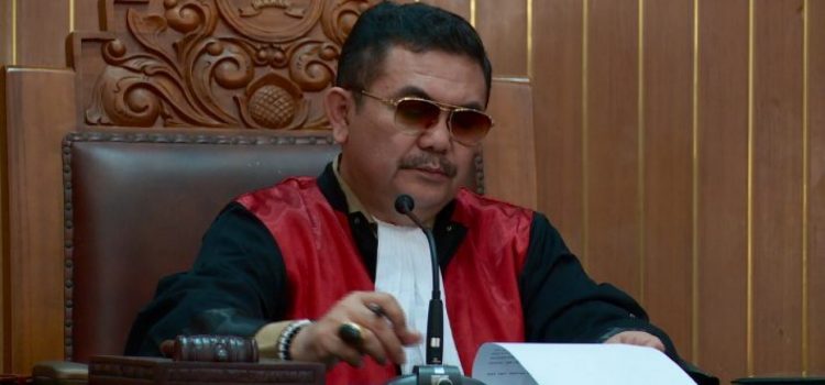 Inkonsistensi Pertimbangan Hakim Dalam Putusan Praperadilan “Kasus Century” Inkonsistensi Pertimbangan Hakim Dalam Putusan Praperadilan “Kasus Century”